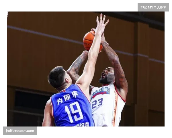 长白山外援威尔逊场均16.8分10篮板 内线支柱作用明显 长白山外援威尔逊场均16.8分10篮板 内线支柱作用明显